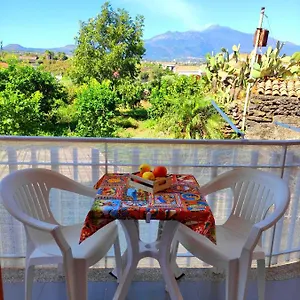 Casa Del Sole Con Vista Sull'etna A 200 Mt Dal Mare Hébergement de vacances